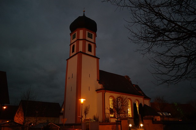 bohoslužba v kostele